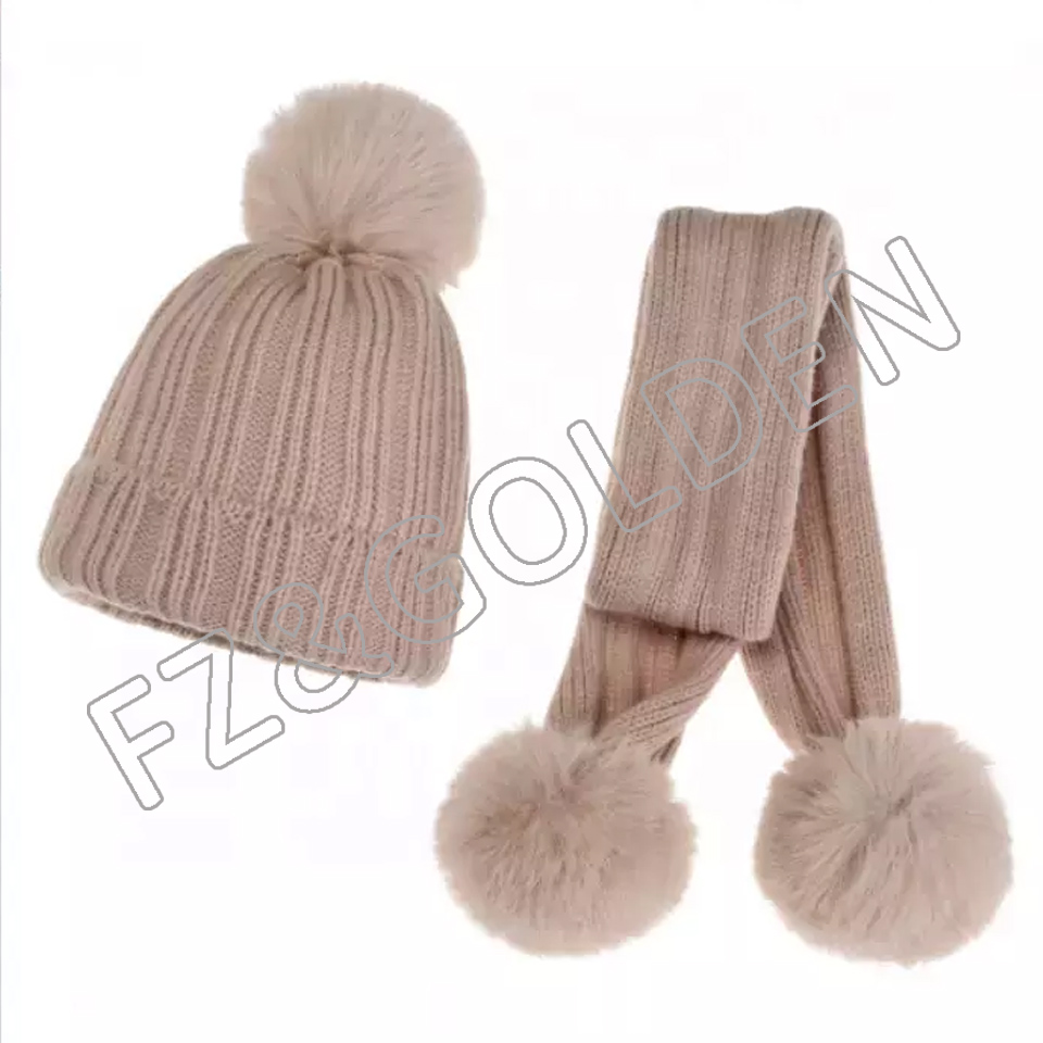 China Football Scarf Manufacturers - 
 Autumn and winter boys girls can keep warm protect themselves against the cold kids hats and scarfs winter  - FUZHI